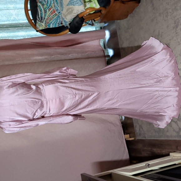 Mac Duggal Raspberry Satin Gown - Picture 6 of 9